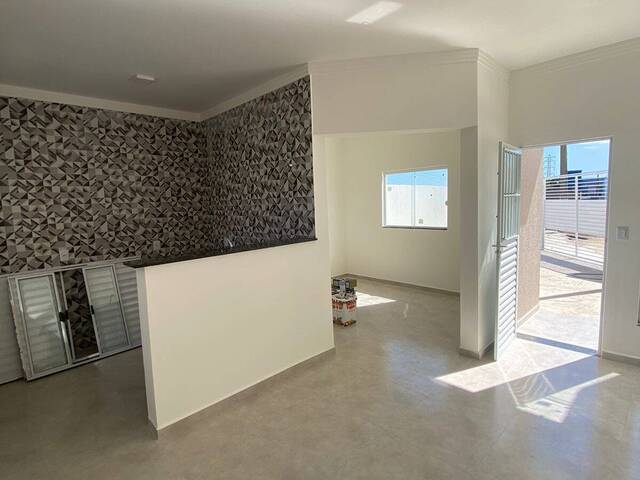 #2245 - Casa para Venda em Caçapava - 