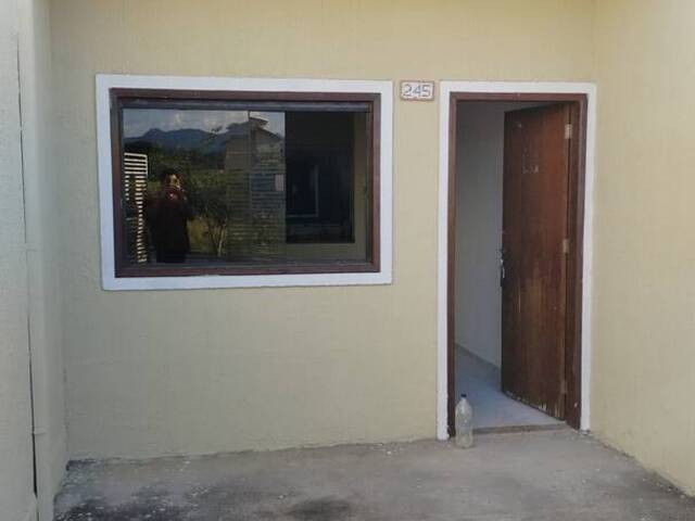 #2555 - Casa para Locação em Caçapava -  - 2