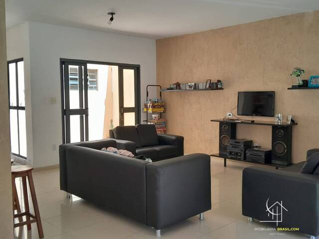 #2748 - Casa para Venda em Caçapava - 