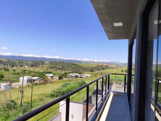 #2757 - Casa para Venda em Caçapava - 