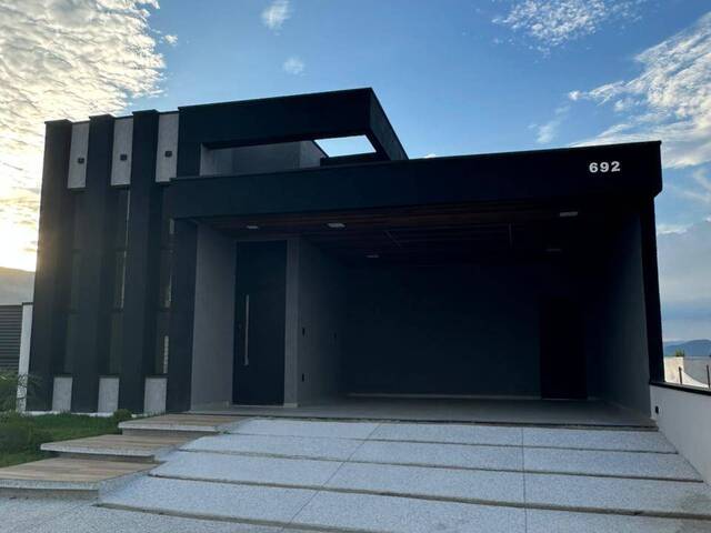 #2760 - Casa para Venda em Caçapava - 