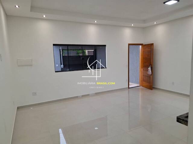 #2818 - Casa para Venda em Caçapava - 