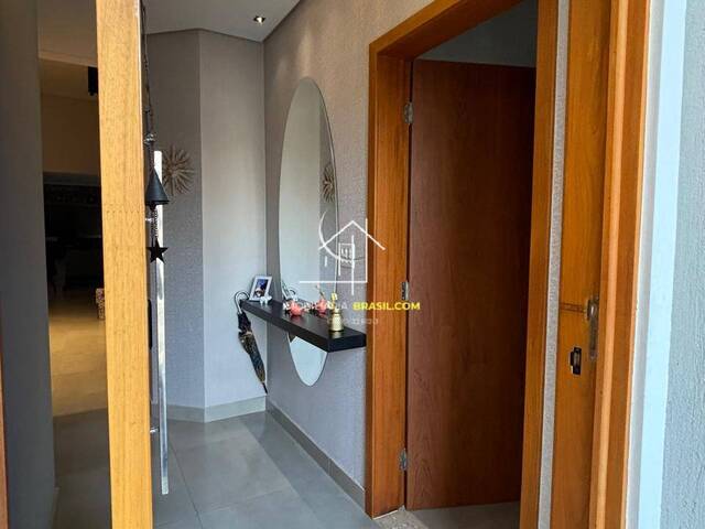 #2837 - Casa para Venda em Caçapava - 